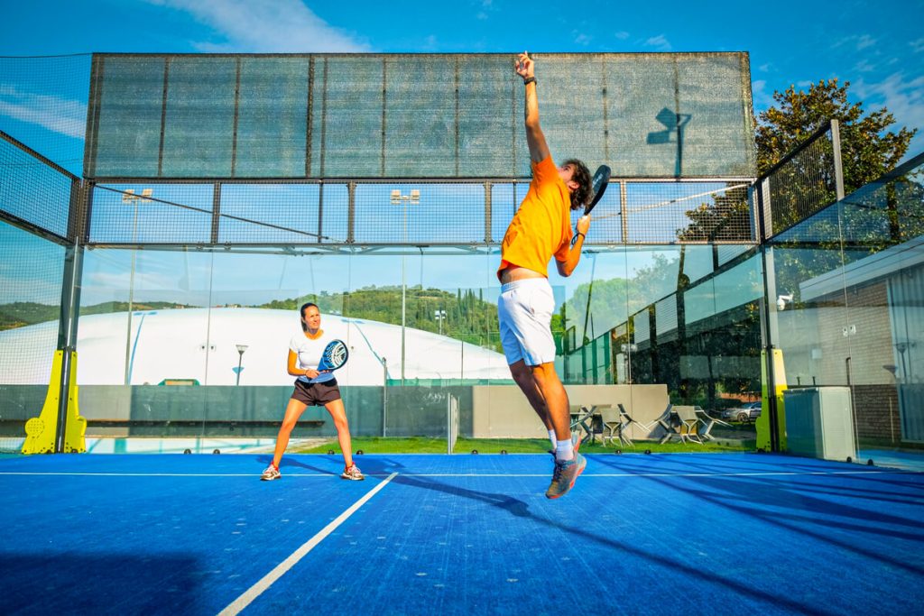 Pratiquer le padel à Marseille votre guide pour bien débuter