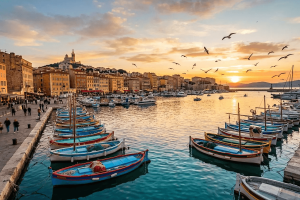 Quels lieux de Marseille ornent les affiches décoratives